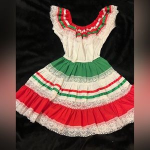 Beautiful tradition Mexican dress for girls size 3 or 4